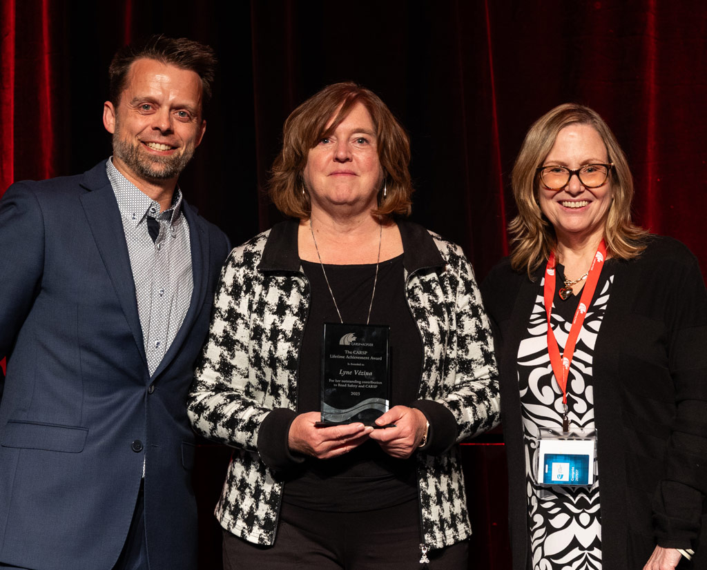 2025 Lifetime Achievement Award presented to Lyne Vézina by Dr. Martin Lavallière, the Conference Chair on behalf of the sponsor of the award, Accident Support Services International.